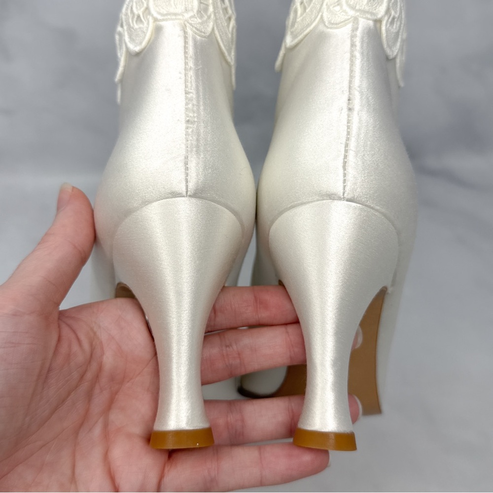 NEW Stuart Weitzman Vintage 80s 90s Silk Satin Floral Lace Ankle Bootie Boots 8 - Picture 7 of 16